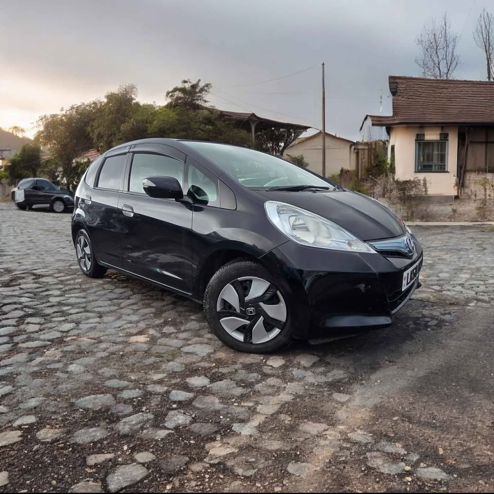 2010 HONDA JAZZ 4,995 38,835 MI HYBRID AUTOMATIC COMPARE... photo